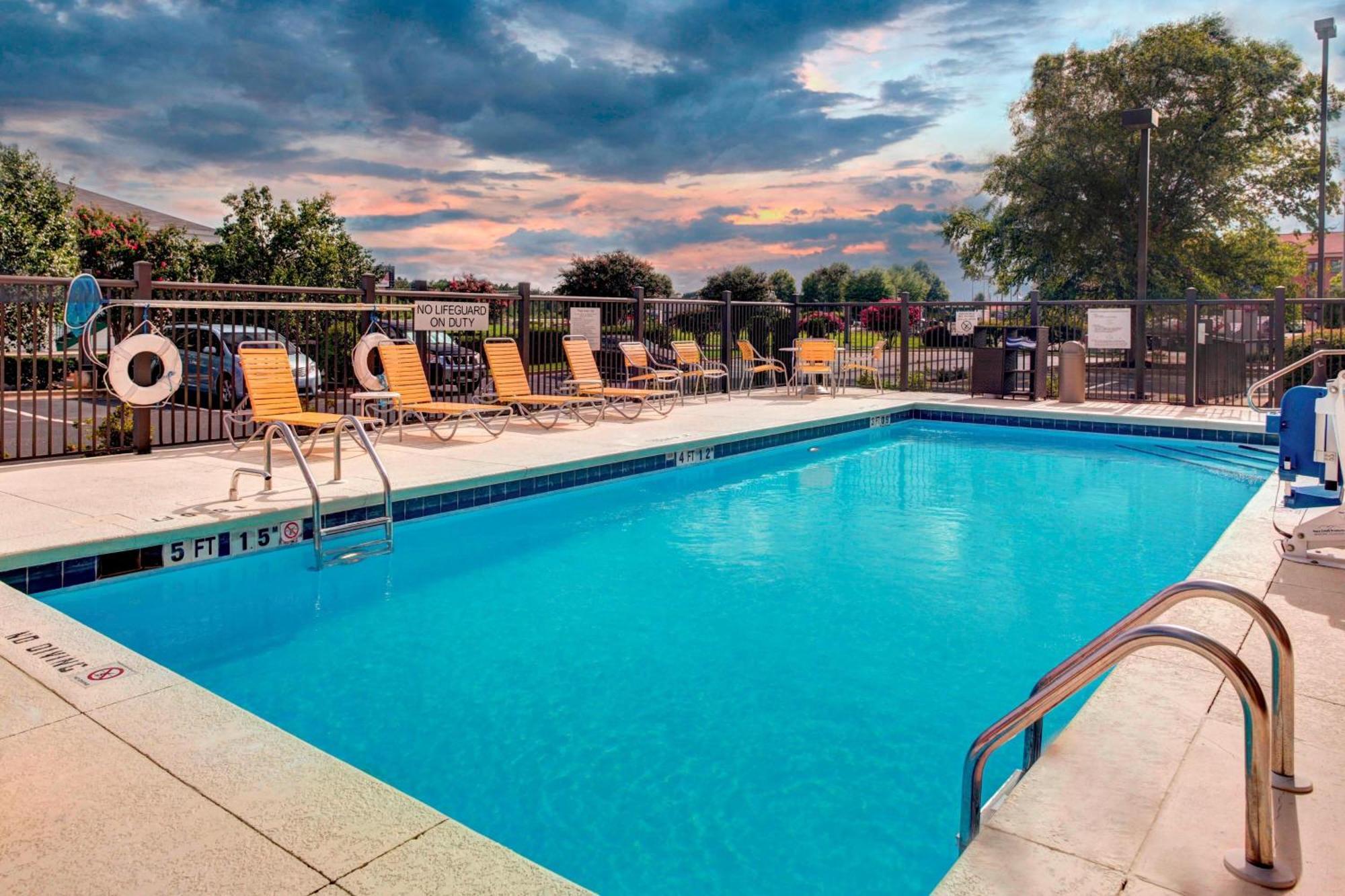 Fairfield Inn & Suites By Marriott Anniston Oxford Bagian luar foto